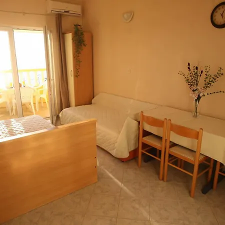 Apartment Mladen Vrsi