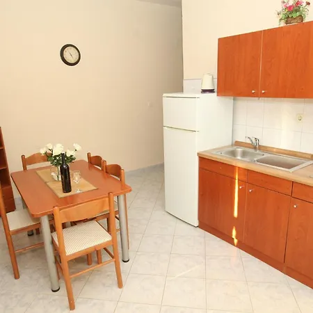 Apartmán Mladen Vrsi